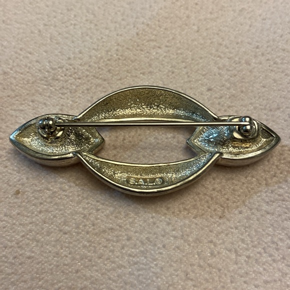 VINTAGE Rare signed S.A.L swarovski Clear Crystal Silver Toned Oval Pin Brooch - Picture 3 of 4
